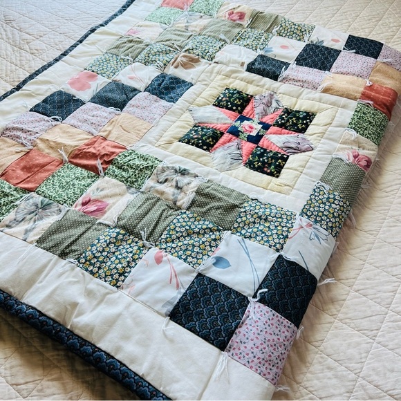 70”x85” Vintage Handmade Patchwork Quilt - Picture 9 of 12